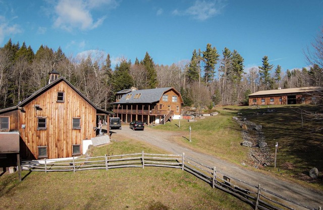 Sleeps 30! 2 Cabins, 10 Bedrooms, 3 Kitchens, Hot Tub, Fireplaces, Game Rooms