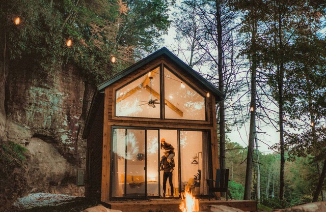 Sleeps 4 | Fire Pit | Dog Friendly | Nature Escape