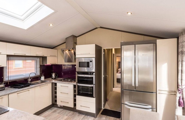 Sleeps 4 plus a tiny tot. Fabulous lake views with spacious outside terrace and hot tub