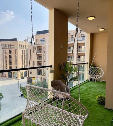 Sleeps 5, Luxe Apartment in Al Mamsha, Sharjah