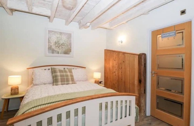 Sleeps 5 plus a child, fantastic location to visit Malvern and Worcester.