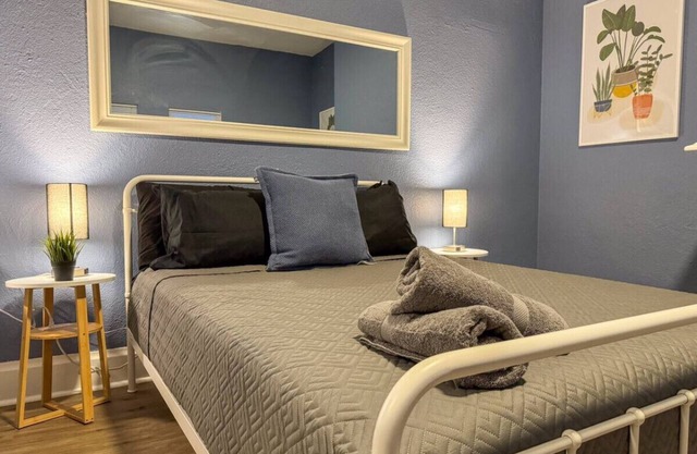 Sleeps 8! Homey 2BR Apt w/7 Beds + WIFI