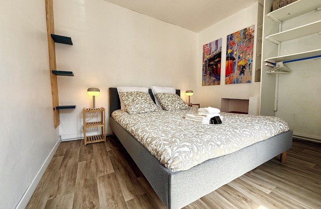 Sleeps 9, 10 minutes from Disneyland Paris