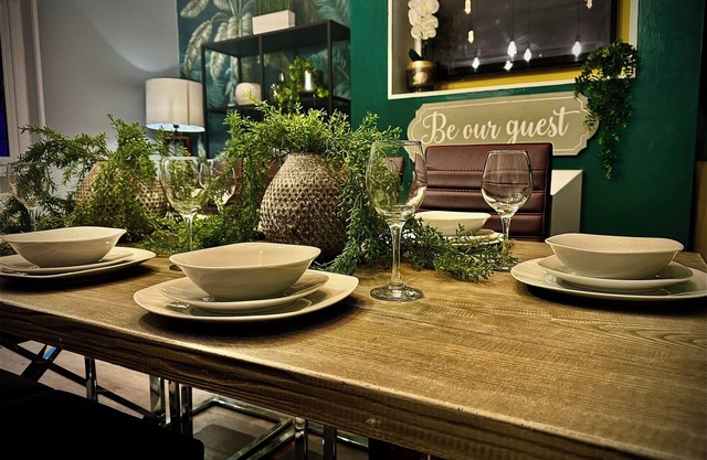 Sleeps10-parking-garden-hottub-petfriendly