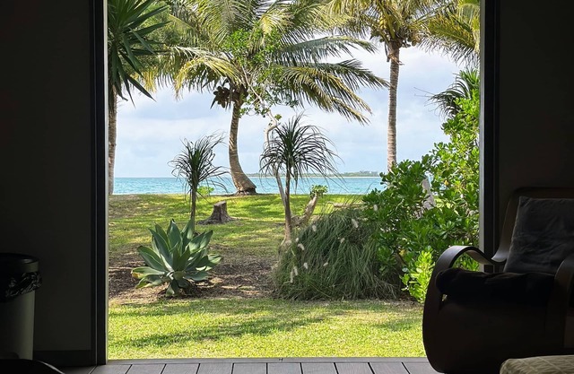 Slow-living by the lagoon – Beachfront stay in Naïa Bay, New Caledonia