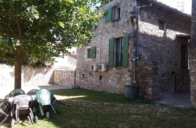 Small furnished house with enclosed garden near the mediterranean and Cévènnes