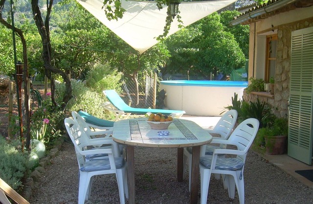 Small garden with pool and views of the Sierra de Tramontana with free WIFI