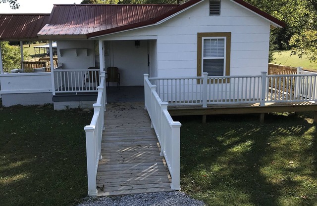 Small Quaint Home Located near Rough River