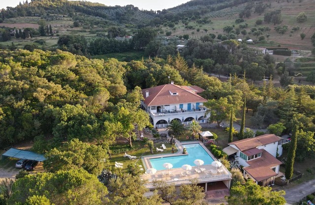 Small Villa near the Pool in a fantastic Park