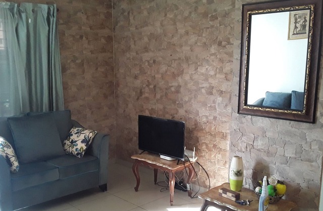 Smart Modern Flat, a block from Ocean, High Security