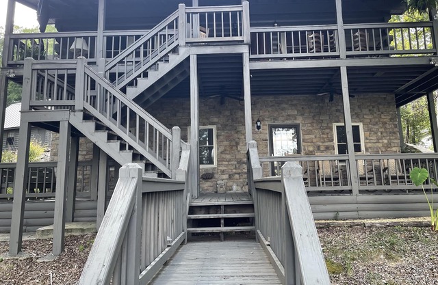 Smith Lake Getaway: Lake front, custom log home with private dock and swim deck.