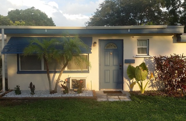 Smoke-free Bayshore Gardens 1-Room STUDIO Accessible to Bradenton/Sarasota