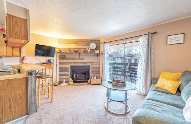 Smokies Romantic Retreat, 1BR/1BA, Private Hot Tub, 15min Walk to DT Gatlinburg