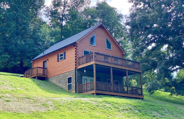 Smoky Hideaway 2Bed 2Bath Cabin Near Bike Trail