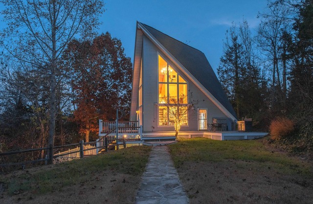 Smoky Mountains Cabin w/Lake Access & Game Room!