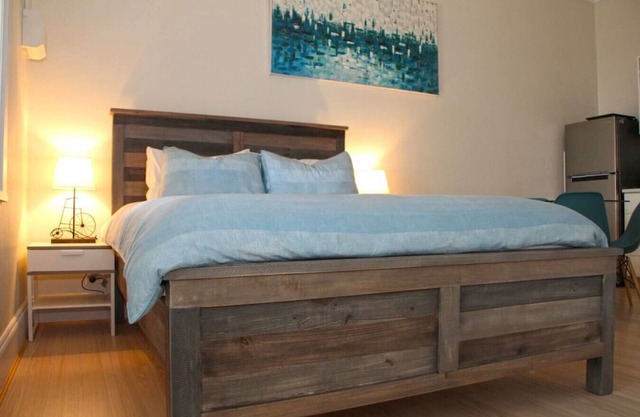 Smugglers Inn Studio Apartment 15