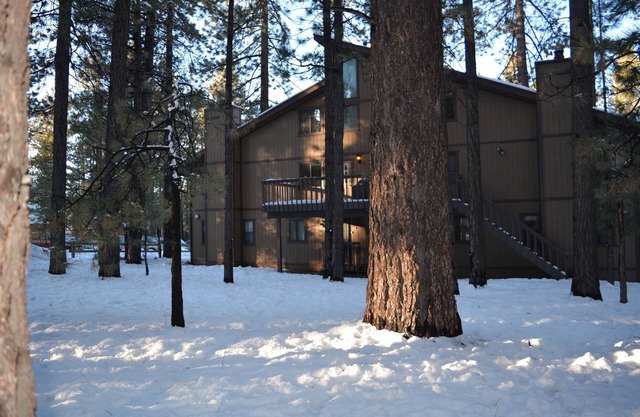 Snow Summit Getaway 3 Bedroom Apts by RedAwning