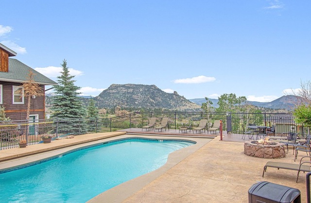 Snowdrift Peak 203 2 Bedroom Condo by RedAwning