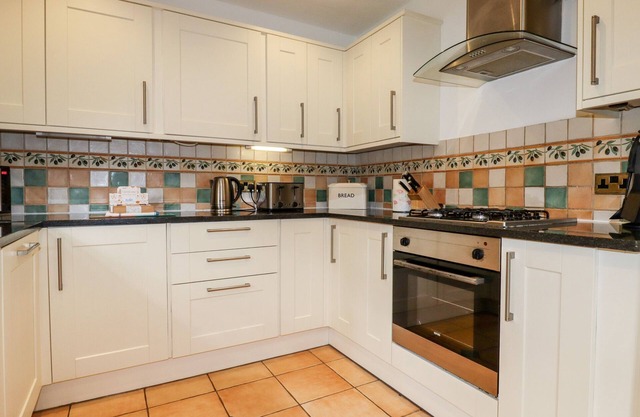 SNOWDROP, family friendly, luxury holiday cottage in Wadebridge