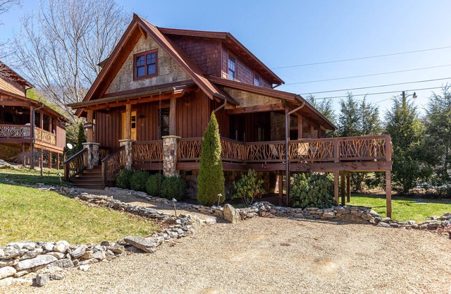 Snowflake River Ridge - Eagle Nest - Hot Tub, amenities, fishing in Elk River, 3mi Banner Elk