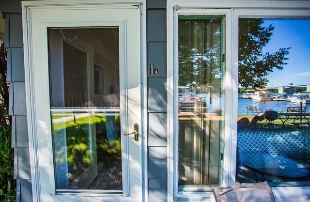 Snug Harbor Inn - Cottage 1A