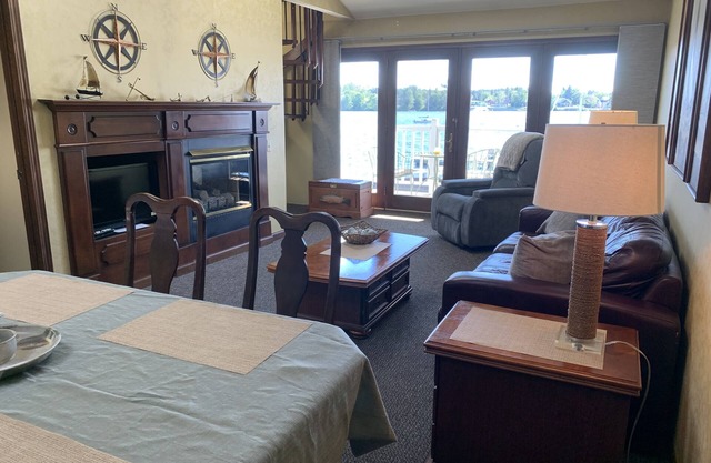 Snug Harbor Inn - Suite 202 & 203
