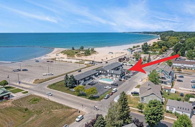 Snyder's Shoreline Inn