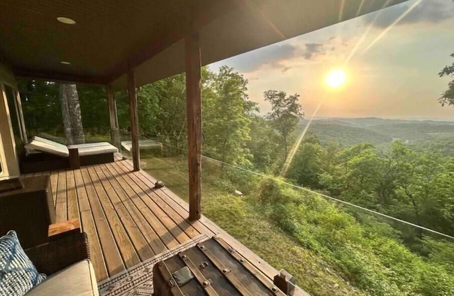 Soaker Tub & Sunset Sugarloaf Retreat