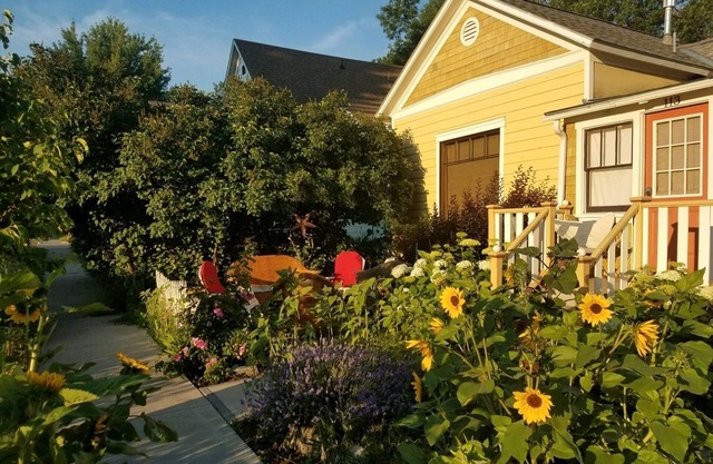 SoBo Cottage - Your 5-Star Stay in Downtown Bozeman