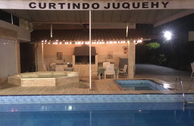 Sobradinho in "Curtindo Juqüehy" with jacuzzi, swimming pools and grills