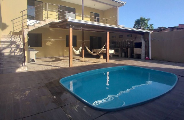 Sobrado com piscina em Caiobá