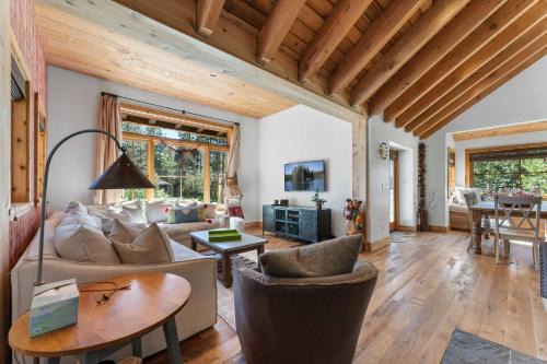 Soda Springs 3BR Ski and Lake Retreat