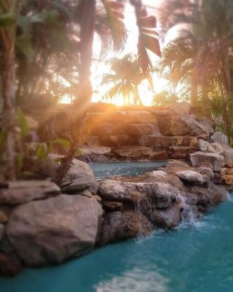 SODO Stay - Downtown Orlando with Waterfall & Pool