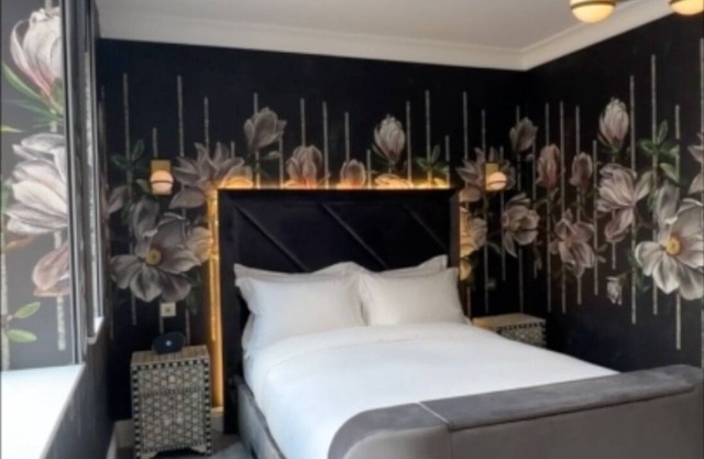 Soho Charm: Your London Adventure