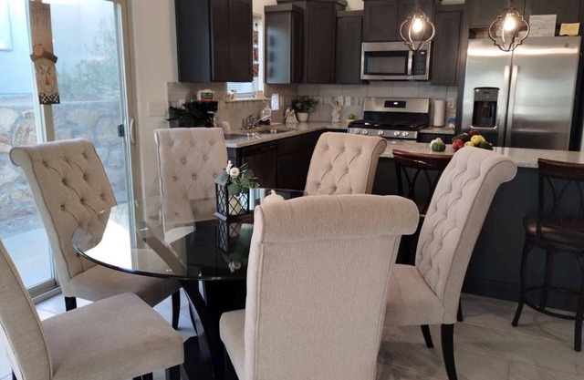 Soirée spacious 6-bedroom house in enjoyable El Paso located in a vibrant site.n