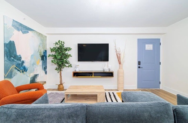 Sojourn's Chic Bungalow < 10 Min. Stroll to Beach