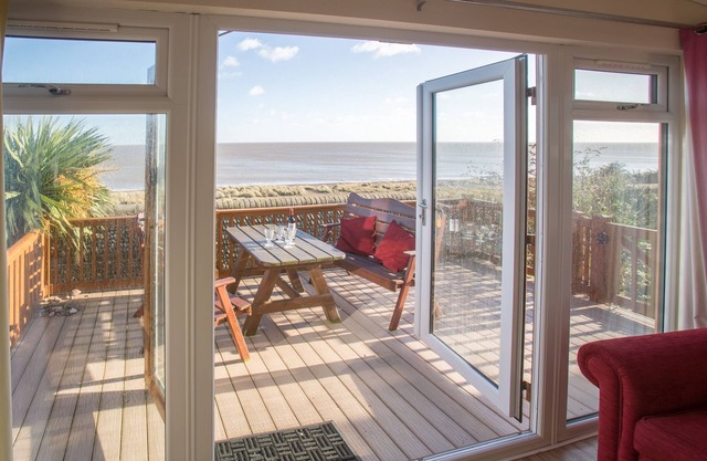 Sole Bay Lodge - sleeps 4 guests in 2 bedrooms