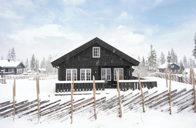 Solsikten, cozy child-friendly cabin, 8 people