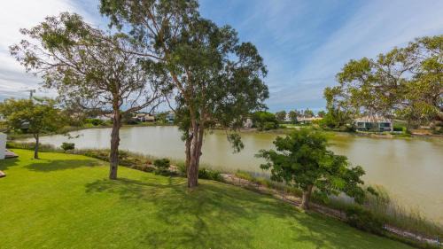 Soltroia Duplex, Lake & Beach by LovelyStay