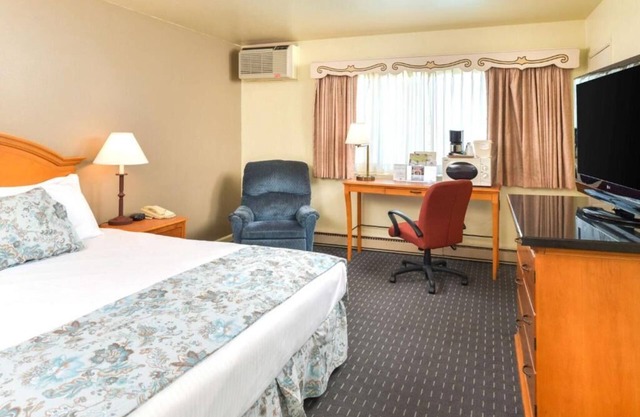 Solvang Danish Adventure! 2 units w/Continental Bfast, Parking, Swimming Pool