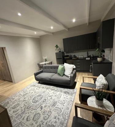 Somerset-West PRIME SPOT- Solar Powered!