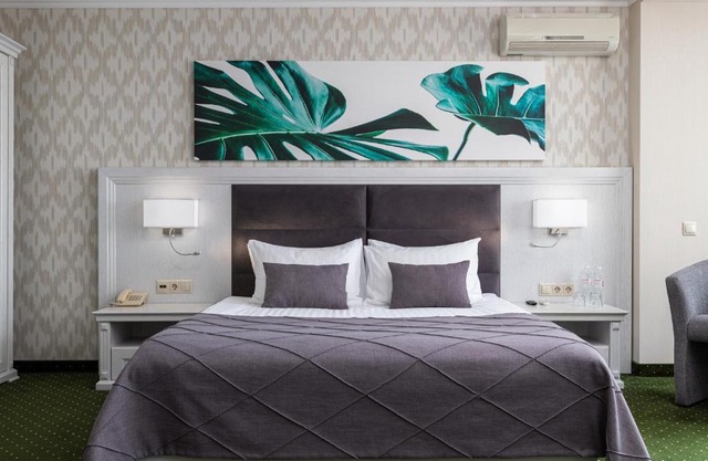 Sonata Hotel & Restaurant "готель Соната"