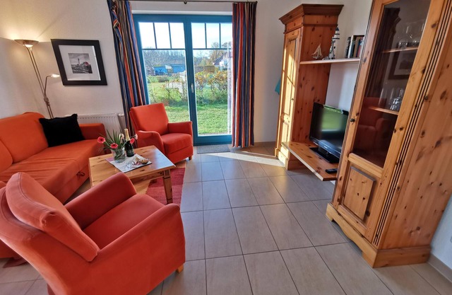 Sonnige Erholung: 48 qm Ferienwohnung mit 2 Zimmern und Großer Südterrasse