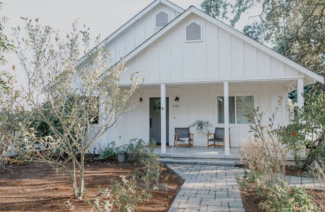 Sonoma Vineyard Retreat Private House & Guesthouse w/Gourmet Kitchen & Views