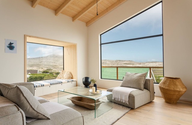 SOUL SURF RETREAT with ocean and mountain views