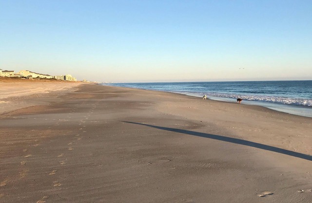 Sound & Seadogs Great Stay Middle Row! EI Bungalow 1 Min. Walk to Beach & Sound!