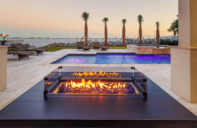 Soundview Home w/Private Pool/Dock