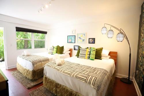 South Beach Steps to Ocean Drive with Free Parking