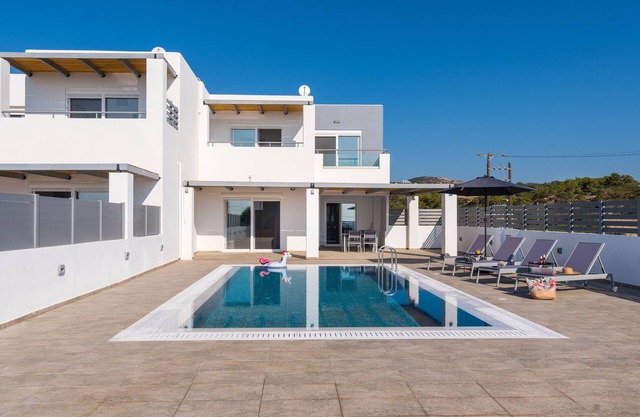 South Beach Villas - 2 bedroom sea view with heated pool