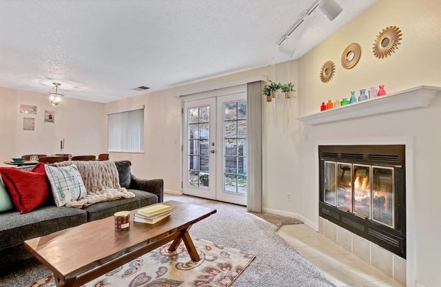 South East Boise - Updated Groovy Charmer - 3 bed